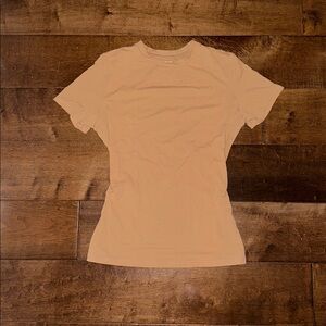 SKIMS FITS EVERYBODY T-SHIRT OCHRE XS